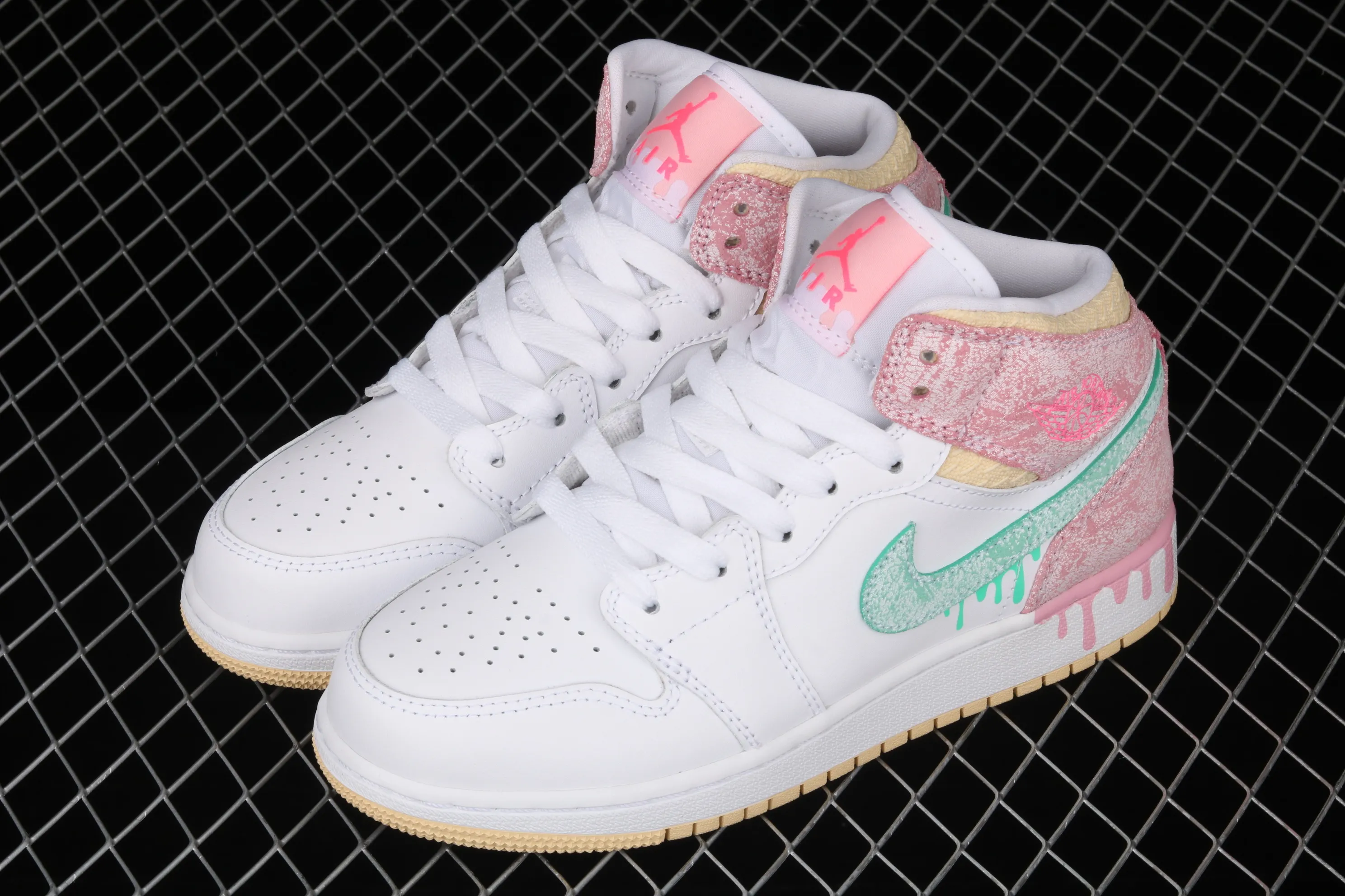 All categories Air Jordan Jordan series basketball shoes Air Jordan 1 Mid G version pure original Air Jordan 1 Mid GS AJ1 Joe 1 Ice Cream Zhongbang basketball shoes DD1666-100